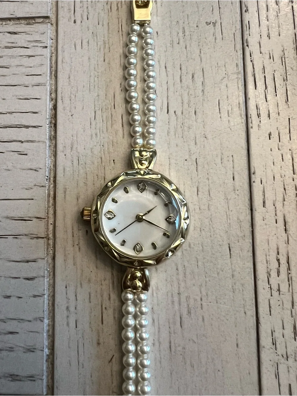 Accutime elegant vintage